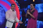 Akshay Kumar, Salman Khan on the sets of Big Boss in Lonavla, Mumbai on 7th Dec 2012 (44).JPG